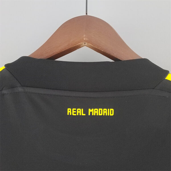 Real Madrid 2011/12 Goalkeeper Retro Jersey - Image 10